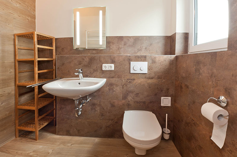 kleines Bad :integriertes Bad im Schlafzimmer mit Waschbecken, WC und begehbarer Dusche
